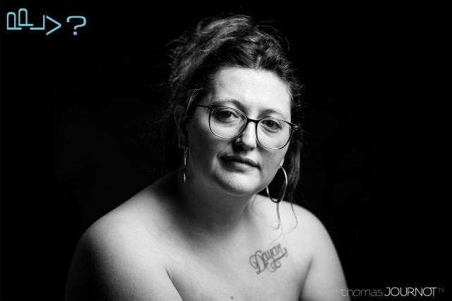 PPLV ? Aurore...

Pourquoi poser ? *1
Pas besoin d’être un mannequin *2
Le prix? C’est gratuit *3
Vendredi est un jour parfait *4
? *5

*1 explorer encore davantage le langage du portrait, rencontrer de nouveaux regards , dévoiler le particulier des non‑exceptionnels…
Je suis à la recherche de modèles, de tous âges, pour me permettre de sculpter la lumière, à ma manière.
Tu souhaites prendre du temps pour toi et m’aider à construire une belle galerie de portraits, qui donnera lieu à une exposition ?
Tout est possible, une seule contrainte : le vendredi. La prise de vue pourra se dérouler dans mon studio photo, l’atelier des Berceurs à Soussey‑sur‑Brionne, ou chez toi, ou dans le lieu de ton choix.
*2 Nu(e), habillé(e), avec un peu de maquillage ou mal rasé(e), gros(se), petit(e), grand(e), beau(belle), peu importe. Pas en confiance devant l’objectif? Encore moins de soucis
*3 Je suis photographe professionnel depuis plus de 25 ans. PPLV? n’est pas une démarche commerciale, mais artistique. Prendre le temps de figer le moment est gratuit, je te l’offre, le déplacement également. (en échange d’un café et d’un sourire).
Ton portrait, sera visible sur internet (avec ton accord) pour la promotion de notre travail et surtout présenté lors d’une expo, à construire. Je t’offre un fichier HD de notre séance. Mais il sera aussi possible d’acheter d’autres fichiers, ou de commander des tirages.
*4 Pour participer au projet, il suffit de réserver une date (un vendredi, donc), ici. ⇓
*5 Oui, pourquoi pas ?

 #thomasjournot #portrait #modelephoto #recherchemodele #modelevivant #bourgogne #cotedor #pplv #offrespéciale #art #dijon #pplv #studio #auxois #modele #sousseysurbrionne #nikon #photopro #photoproject #studio #pplv #photoprofessional #portraitphotography