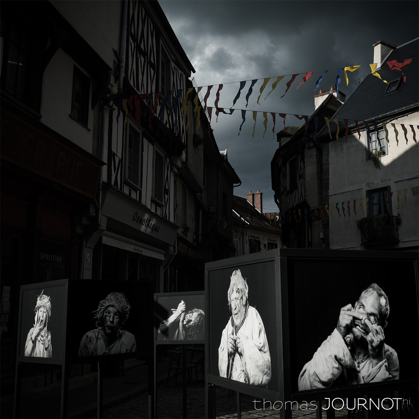 LES GUEUX / EXPOSITION à partir du 8 mai 2026/ Semur-en-Auxois

 #thomasjournot #exposition #semurenauxois #galeriedeportraits #photography📷 #photo #nikon #photoprofessional #art #cotedor #studio #côteďor #sortir #expophoto #noiretblancphoto #bw #noiretblanc #medievale #auxois #bourgogne
